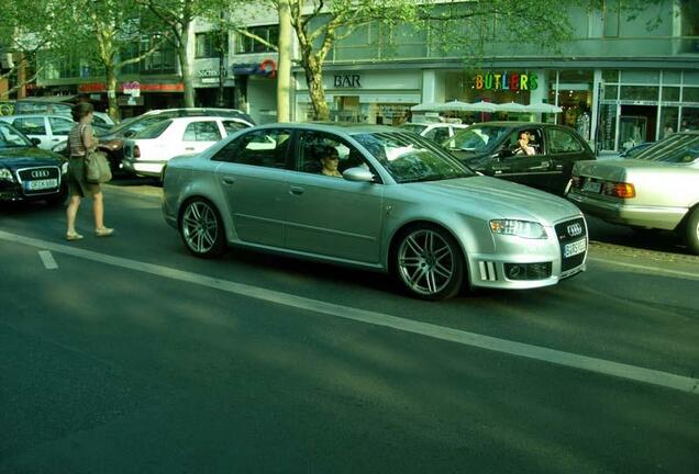 Audi RS4 Sedan