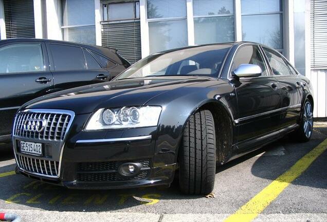 Audi S8 D3