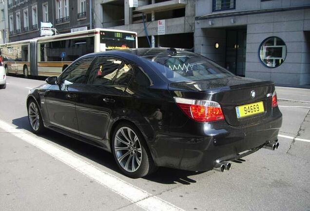 BMW M5 E60 2005