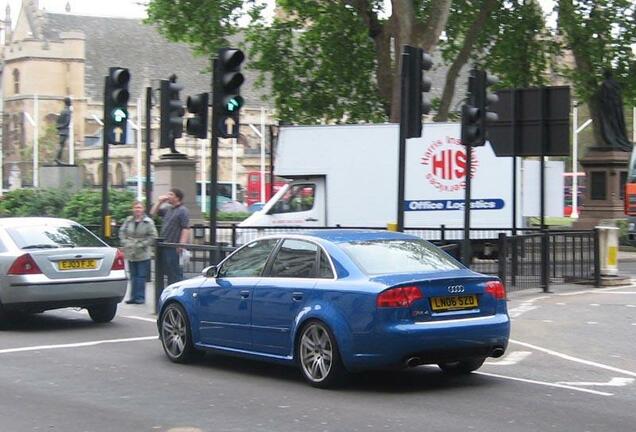 Audi RS4 Sedan