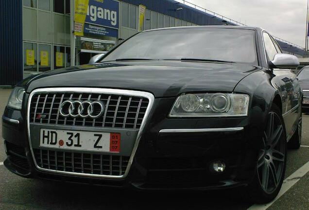 Audi S8 D3