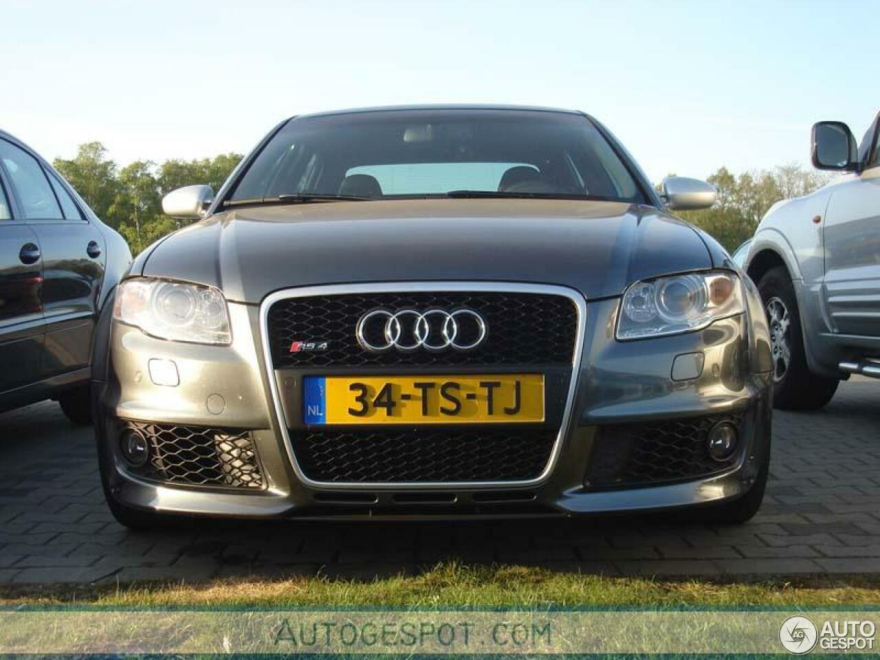 Audi RS4 Sedan