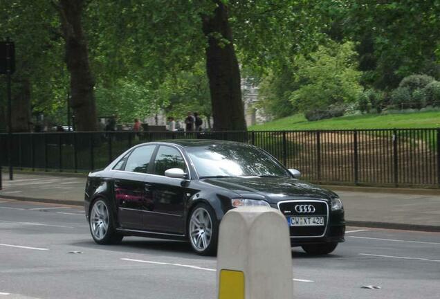 Audi RS4 Sedan