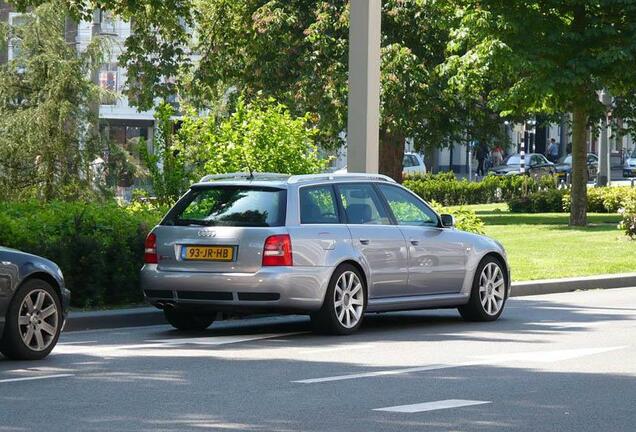 Audi RS4 Avant B5