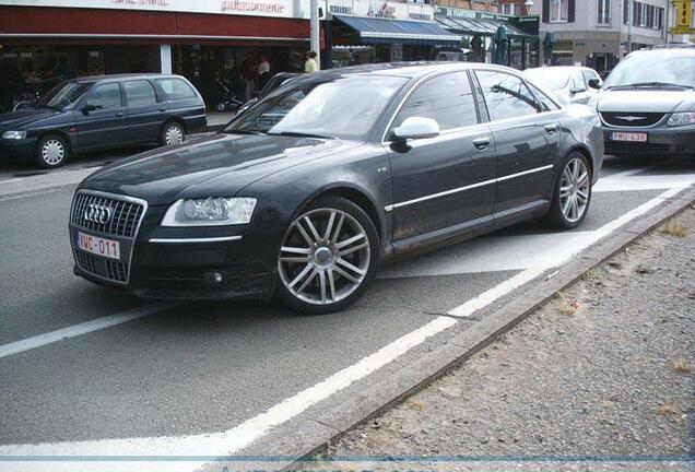 Audi S8 D3