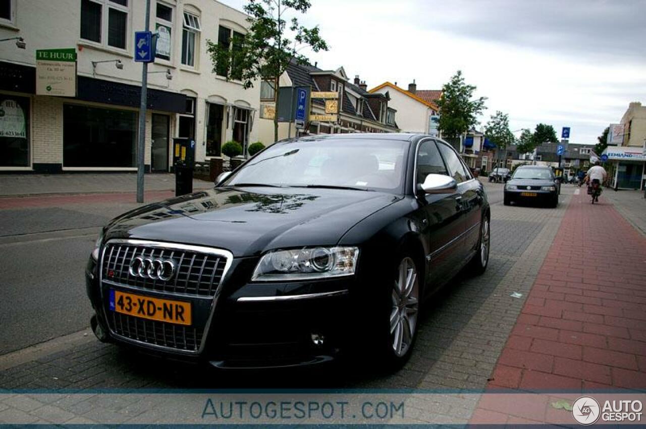 Audi S8 D3