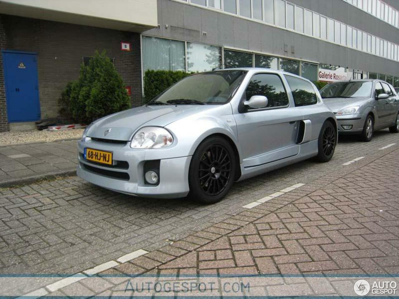 Renault Clio V6