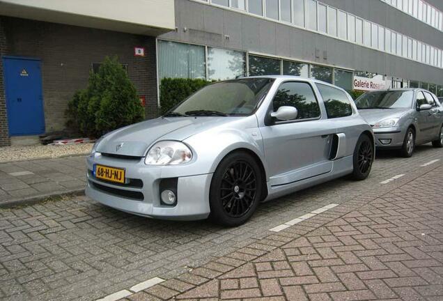 Renault Clio V6