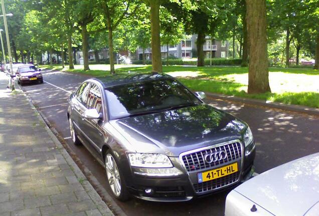 Audi S8 D3