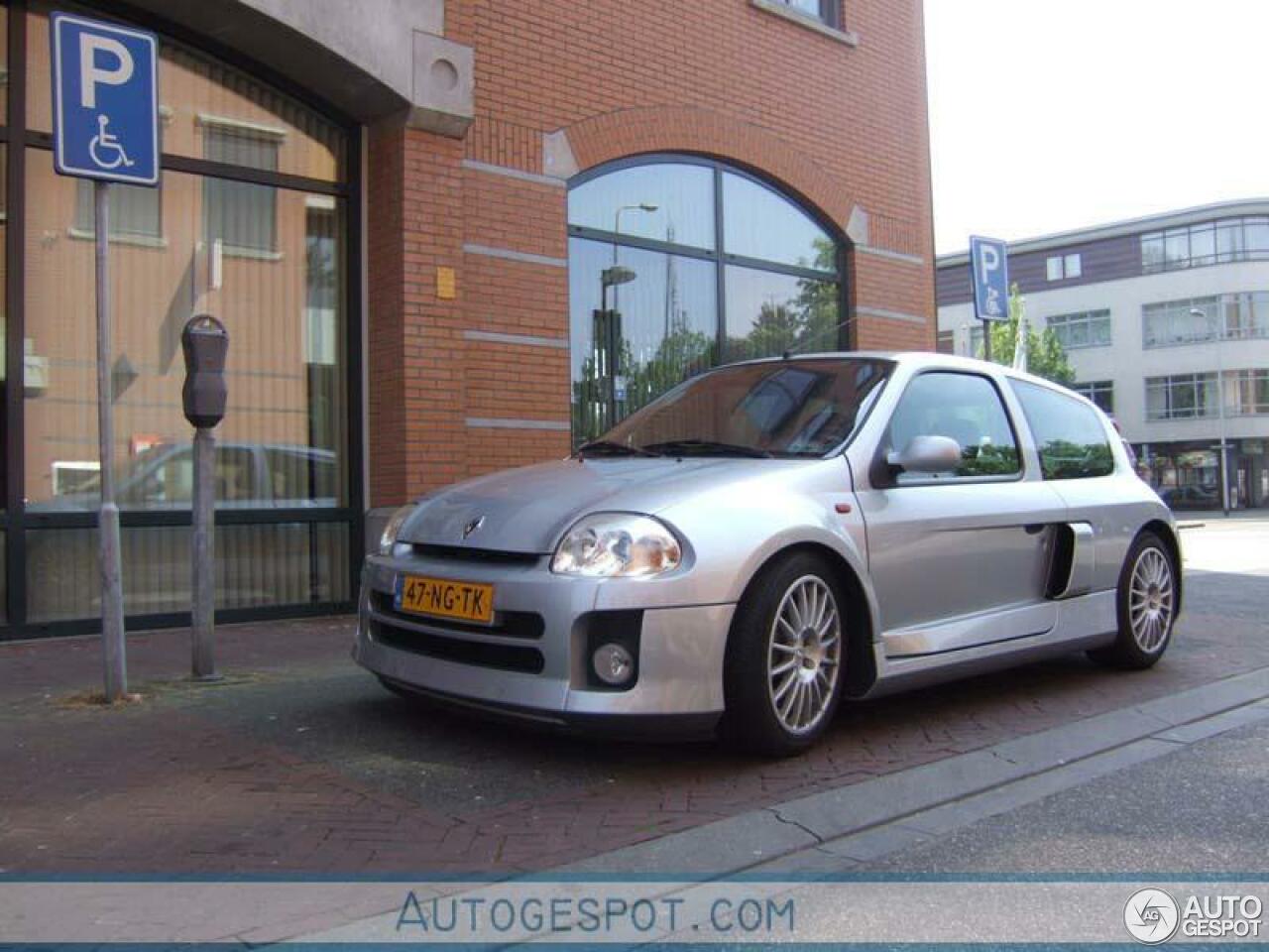 Renault Clio V6