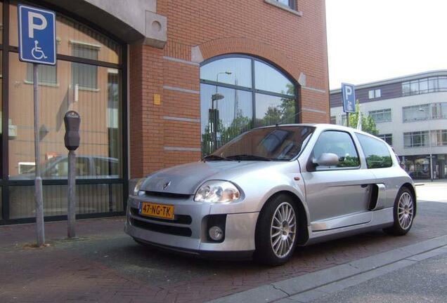 Renault Clio V6