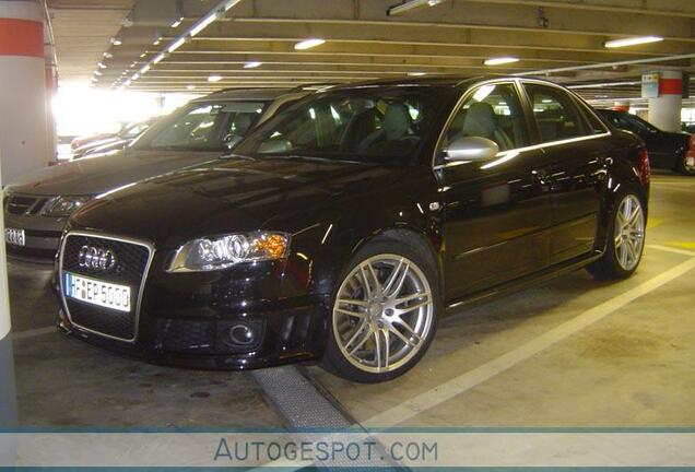 Audi RS4 Sedan