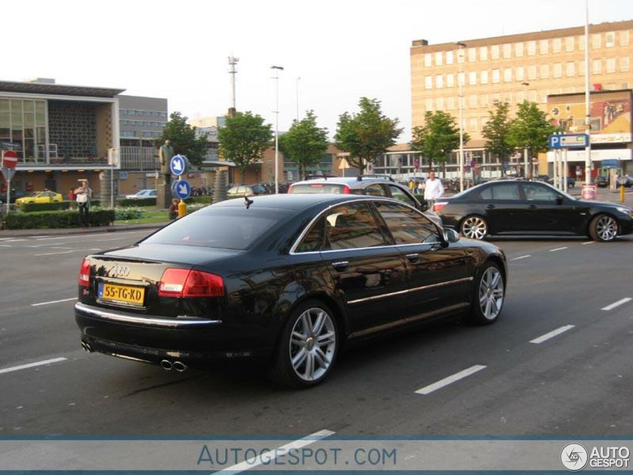 Audi S8 D3