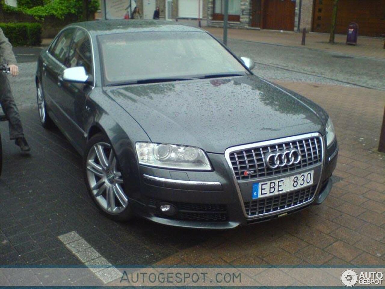 Audi S8 D3