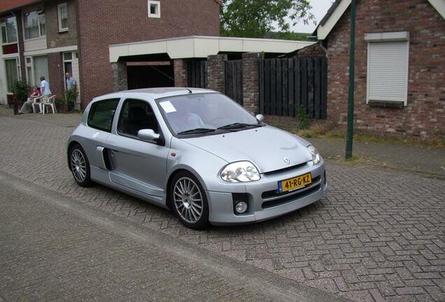 Renault Clio V6