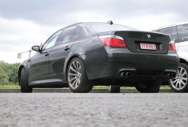 BMW M5 E60 2005