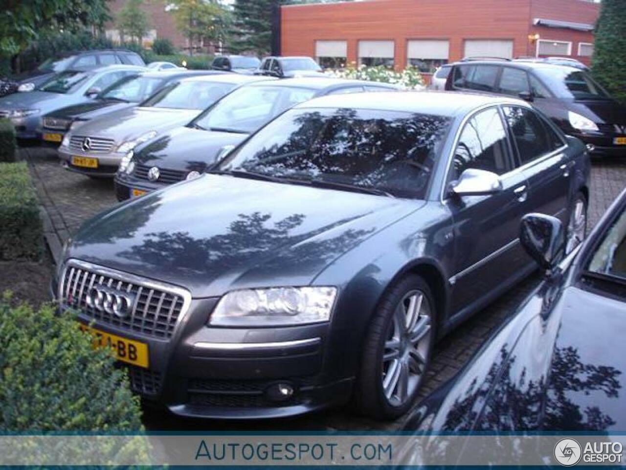 Audi S8 D3