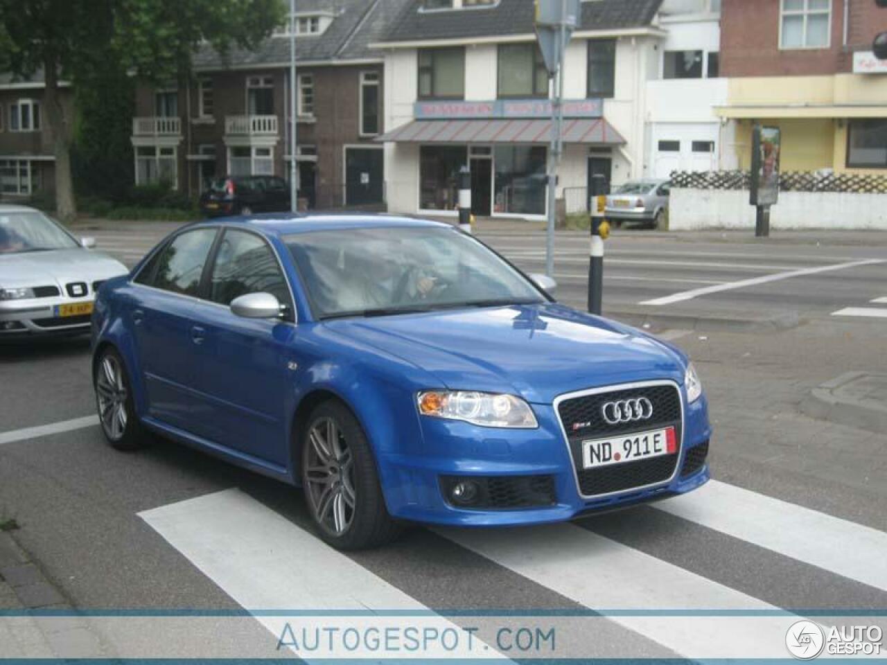 Audi RS4 Sedan