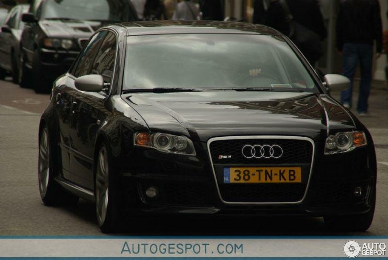 Audi RS4 Sedan