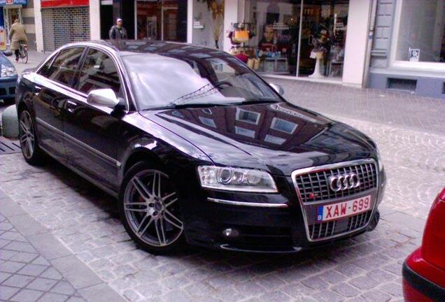 Audi S8 D3