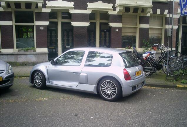 Renault Clio V6