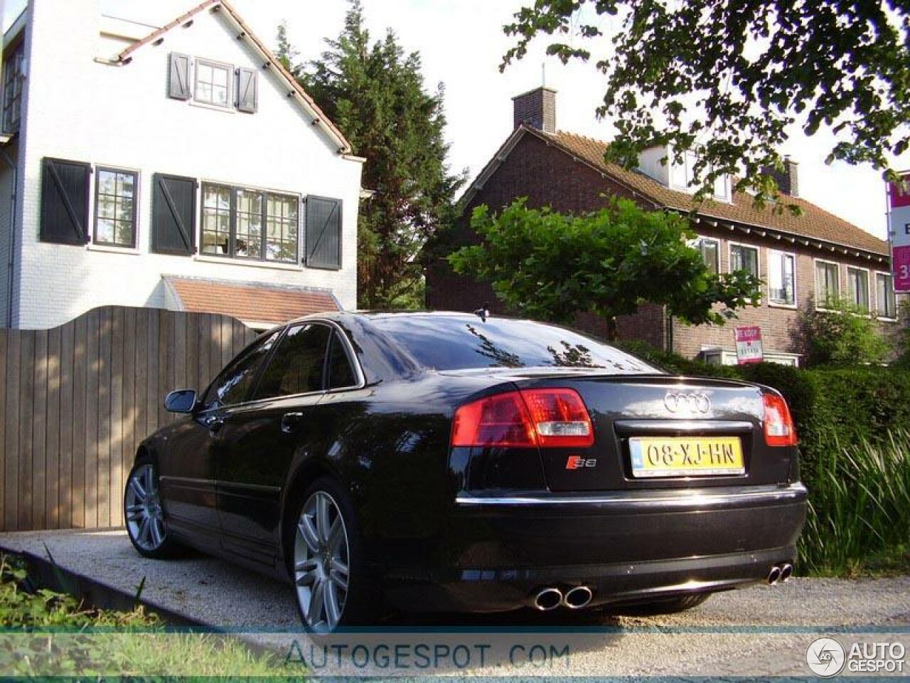 Audi S8 D3