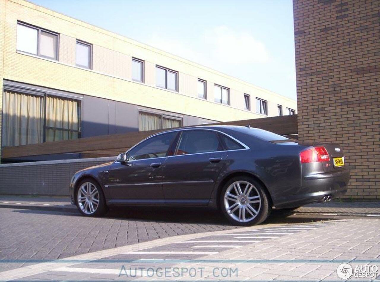 Audi S8 D3