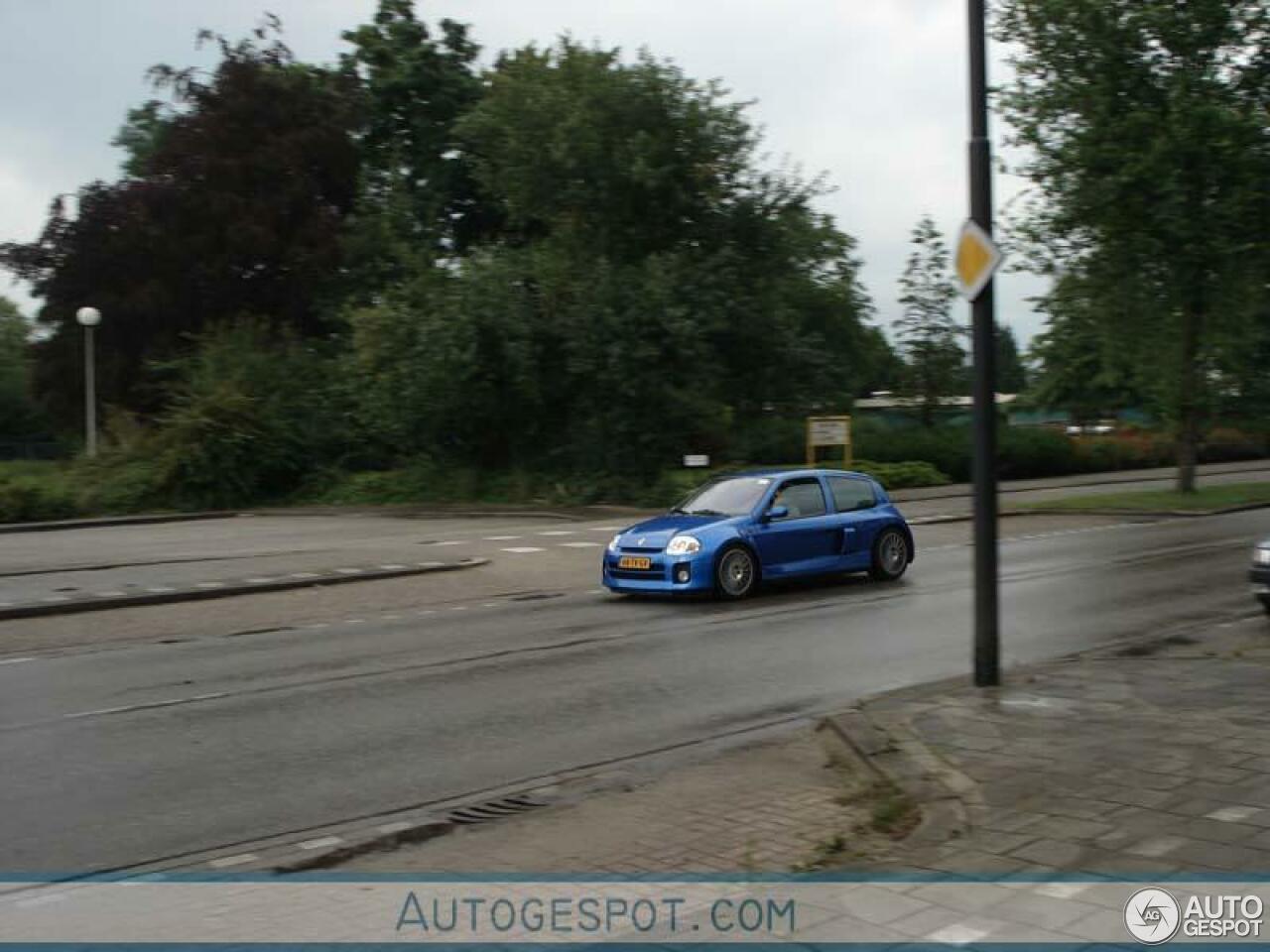 Renault Clio V6