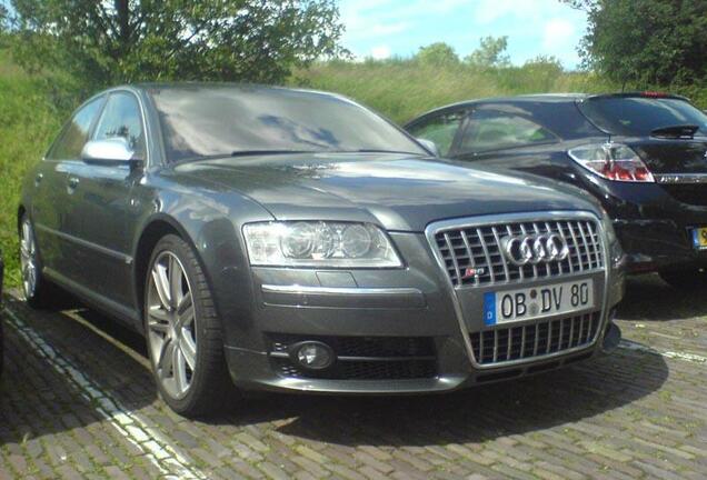 Audi S8 D3