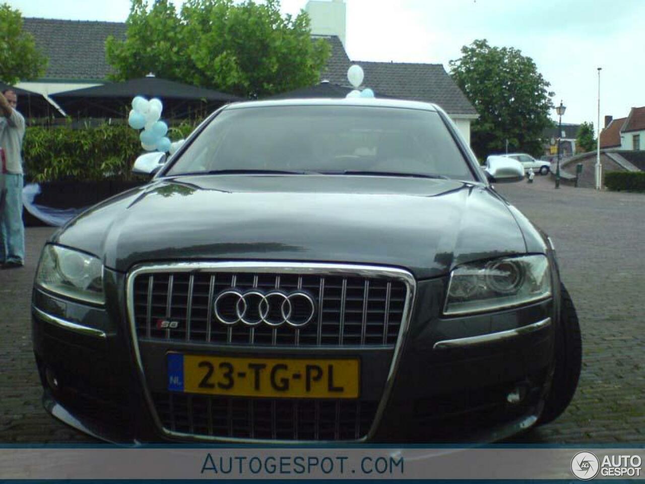 Audi S8 D3