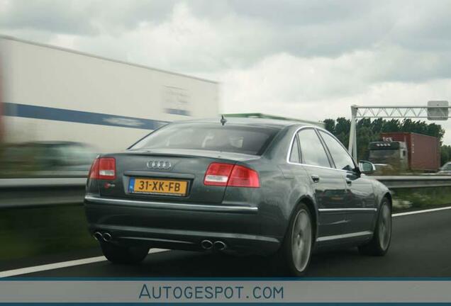 Audi S8 D3