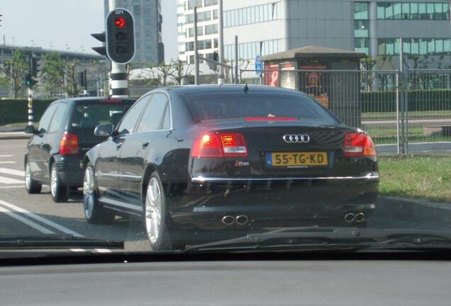 Audi S8 D3