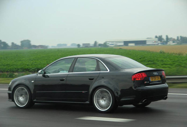 Audi RS4 Sedan