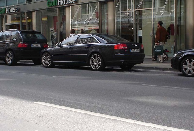 Audi S8 D3