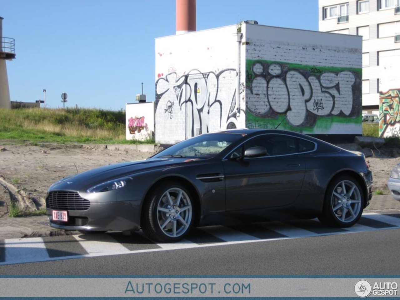 Aston Martin V8 Vantage