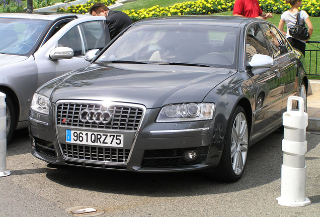 Audi S8 D3