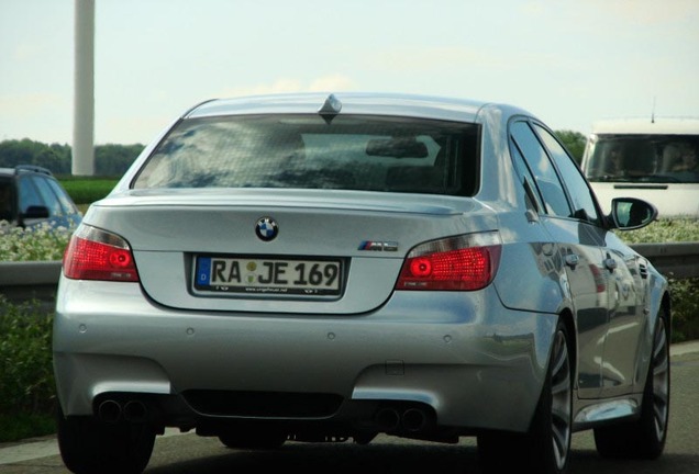 BMW M5 E60 2005