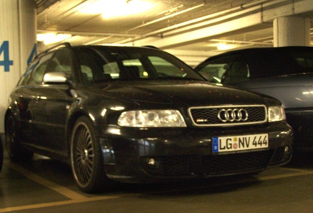 Audi RS4 Avant B5