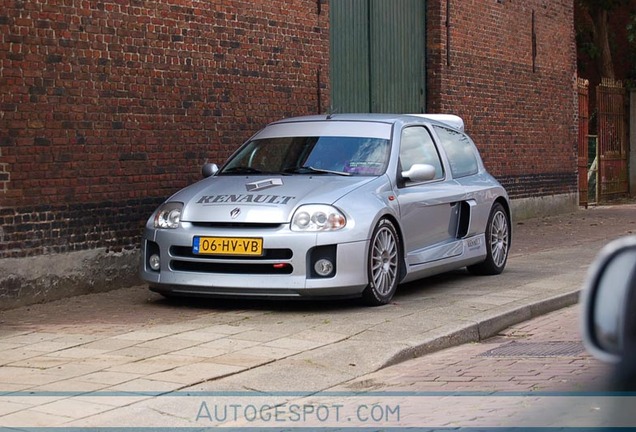 Renault Clio V6