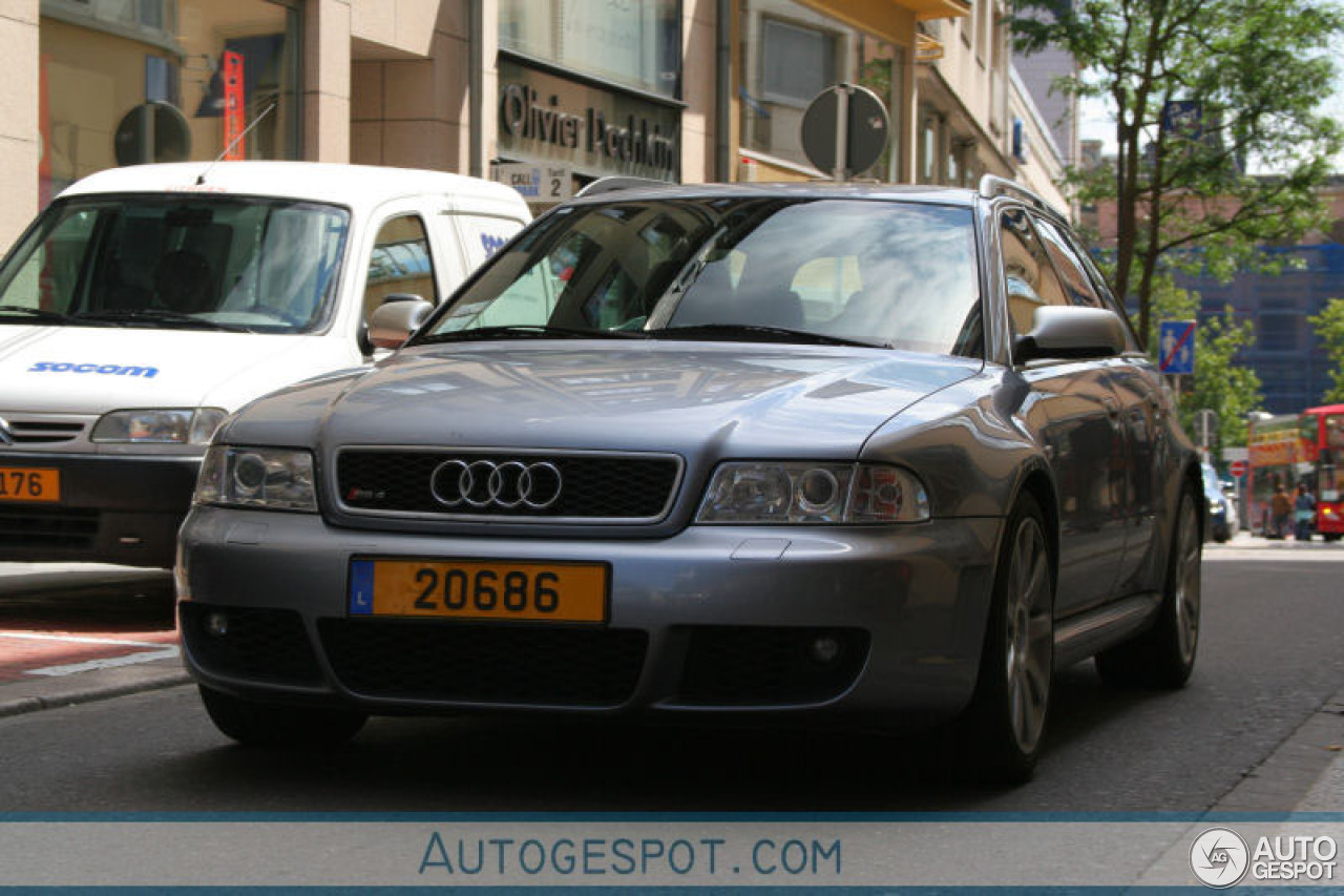 Audi RS4 Avant B5