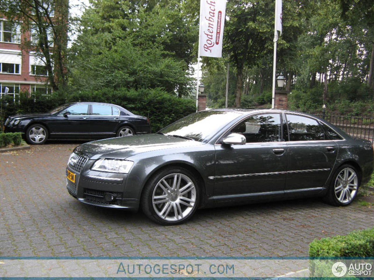 Audi S8 D3