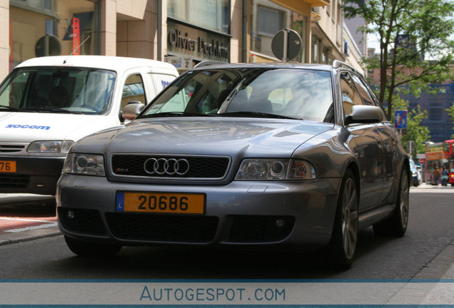 Audi RS4 Avant B5