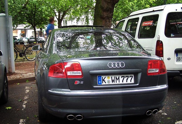 Audi S8 D3