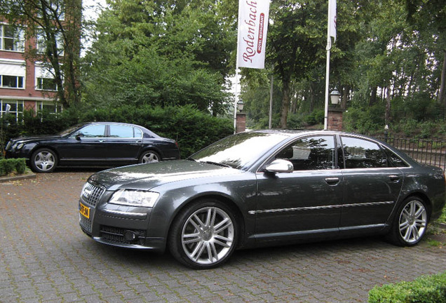 Audi S8 D3