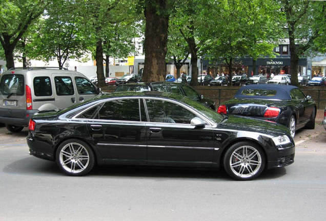 Audi S8 D3