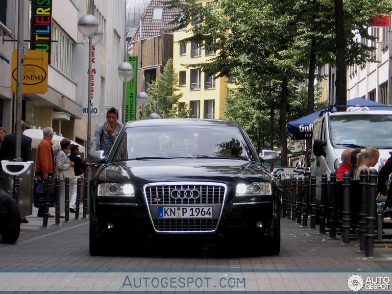 Audi S8 D3