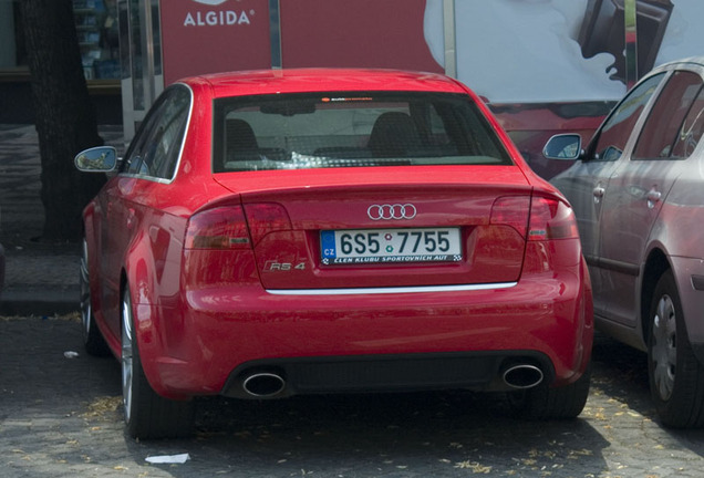 Audi RS4 Sedan