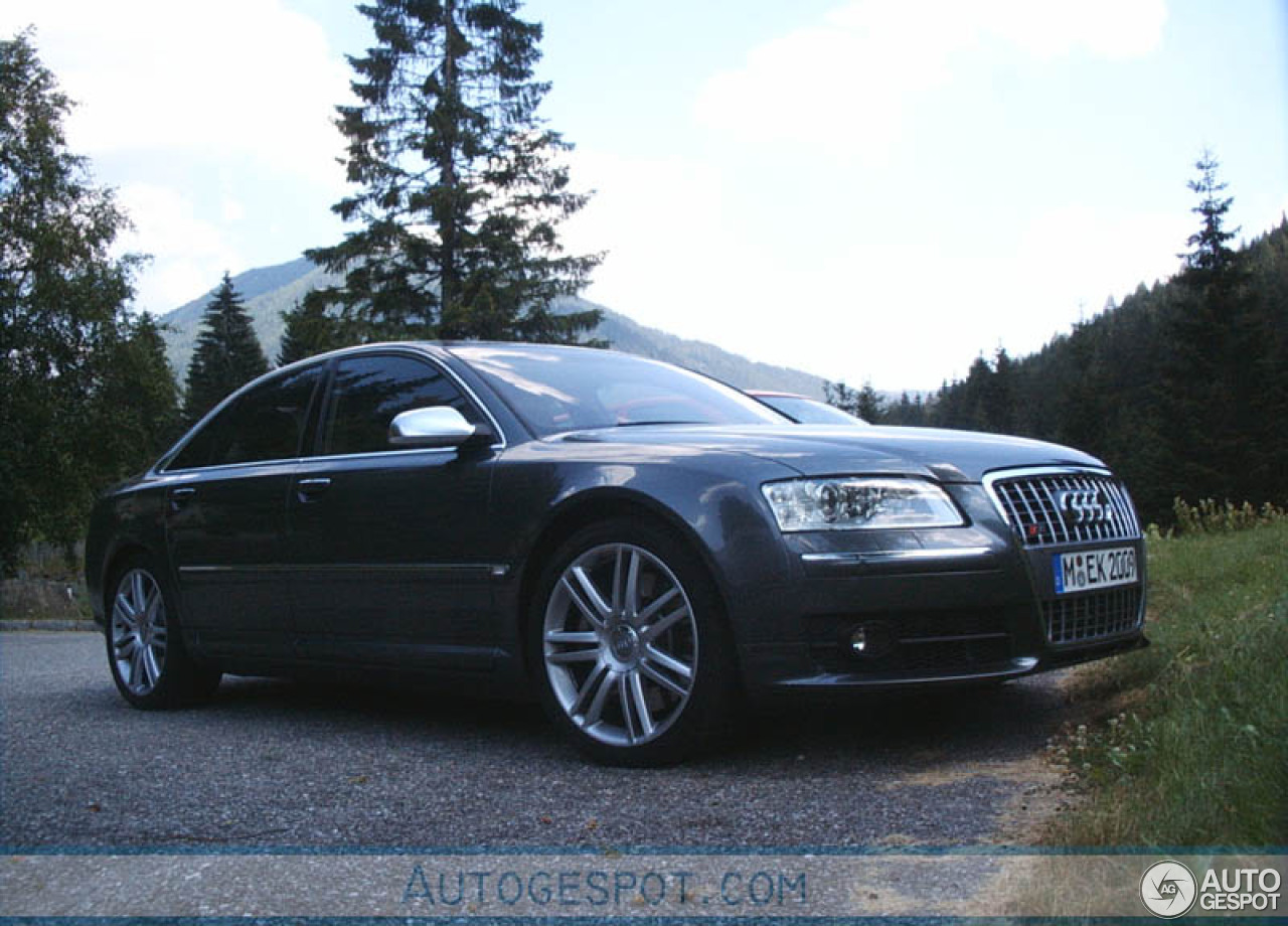 Audi S8 D3