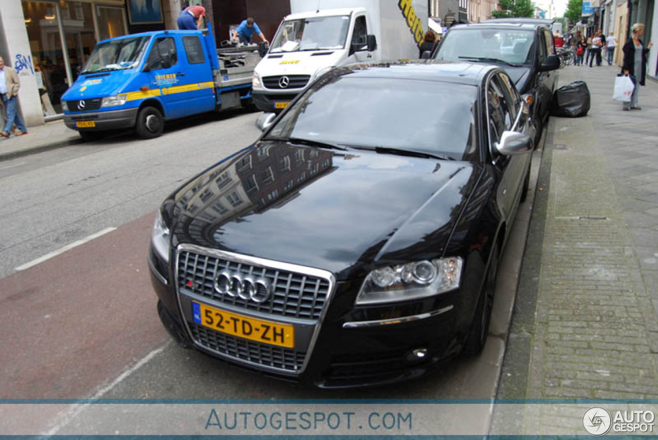 Audi S8 D3