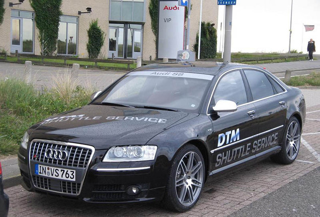 Audi S8 D3